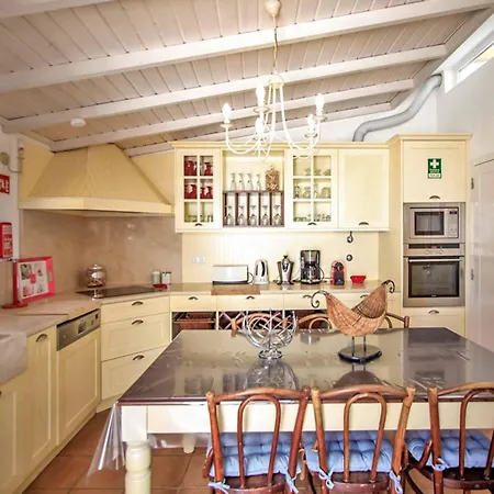 Villa De La *