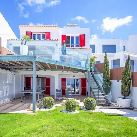 Villa De La *